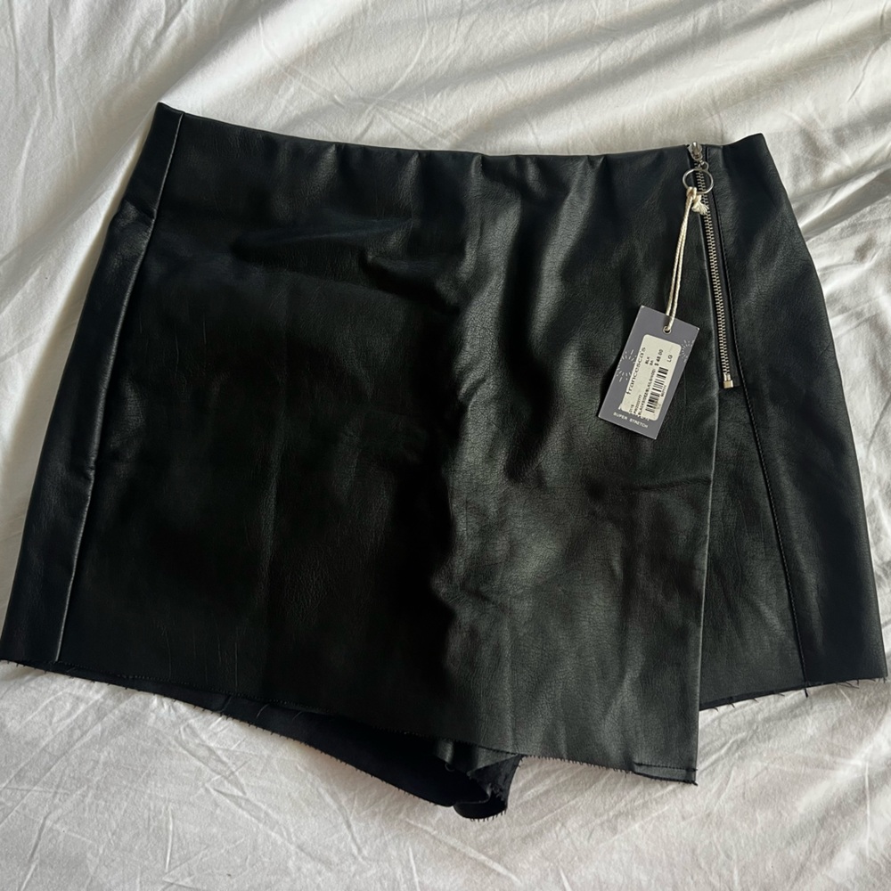 Elegant Black Faux Leather Mini Skirt